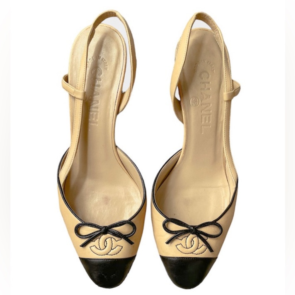 Chanel Interlocking CC Logo Two Toned Vintage Bow Accent Leather Slingback Pumps